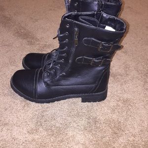 BLACK COMBAT BOOTS WITH SIDE BUCKLES SIZE 10
